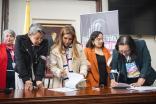 Senadora Sonia Bernal junto a las representantes a la Cámara, Alexandra Vásquez y Jennifer Pedraza.