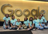 Andrea (izq.), Eimy, Silvana, Valeria, Daviana, Angely, Anny y Fransheska, en la sede de Google Colombia.