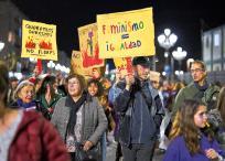 Marcha del 8 de marzo en Santander, España, en el que hombres se unieron a las manifestaciones de las mujeres para demostrar su apoyo y hacer un llamado a la igualdad.