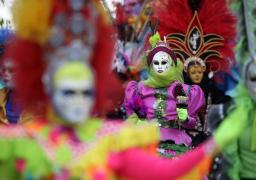 En la Autopista Suroriental, sobre la Calle de la Feria, miles de personas en Cali disfrutaron el segundo día de la 65 Feria de Cali, con el desfile Las Fiestas de Mi Pueblo, organizado por la Gobernación del Valle, en el que todos los municipios del Valle del Cauca mostraron su alegría, cultura, costumbres y creencias, durante cerca de dos kilómetros.