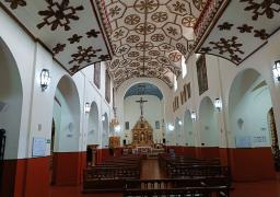 Iglesia de San Juan de Dios, en el centro.