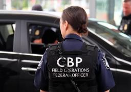 La CBP detuvo a un hombre que intentaba ingresar al país con tarjetas robadas