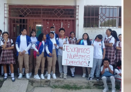 Los estudiantes de la Institución Educativa Bellavista en Malambo realizaron una protesta por la falta de fluido electrico.