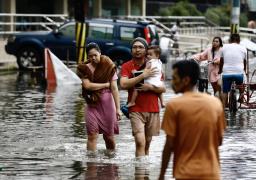 Afectados en Filipinas por el paso de un tifón.