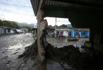 La oficina de Gestión de Riesgos y Desastres de la Gobernación del Cauca señaló que la avalancha ingresó a una zona del casco urbano en Corinto.