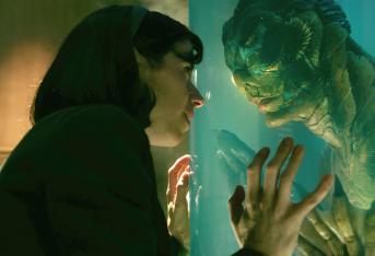 Actualmente, ‘La forma del agua’ ha sido uno de los filmes con mayor cantidad de nominaciones para la edición de los Premios Oscar. Sin embargo, la película de Guillermo Del Toro fue acusada de copiar la historia de un corto holandés llamado ‘Space Between us’, información que fue desmentida en días recientes. Pero tras ello, la película fue denunciada por sospechosa similitud con una obra de teatro titulada ‘Let Me Hear You Wisper’