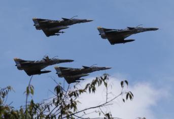 Por aire y tierra las Fuerzas Militares y la Policía hicieron una exhibición de su pie de fuerza este viernes 20 de julio del 2018.