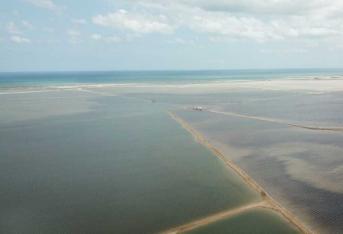 En las Salinas de Manaure, ubicado en La Guajira alrededor de 5 mil familias indígenas han sido afectadas por las fuertes lluvias que se han presentado el pasado domingo.