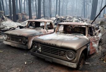 Rescatistas continúan buscando el viernes a 630 personas desaparecidas en una localidad del norte de California que quedó reducida a cenizas por el incendio forestal más letal de la historia del estado, que decenas de bomberos intentan contener. Al menos 66 personas han muerto en total.
