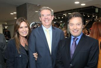 Lina Botero, el director Don Millar y Juan Carlos Botero.