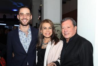 Lorenzo Hernández, Olga Lucía de Hernández y Mario Hernández.