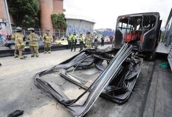 Es vehículo quedó totalmente averiado. Afortunadamente no iba a tope de pasajeros.