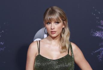 La estrella Taylor Swift hizo historia esta noche al ser nombrada "artista de la década" y batir el récord de Michael Jackson como la persona más premiada de los American Music Awards (AMAs).