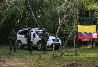 Durante la zona de distensión la guerrilla se consolidó como grupo narcotraficante y en el caso del 'Mono Jojoy' tomó posesión de zona rural de La Macarena, donde tuvo su base para delinquir, un campamento conocido como Borugo. (Estas imágenes son una recreación de personajes y lugares)