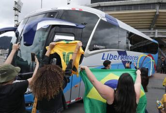 Brasil entrena en El Campín y desata euforia de los aficionados.