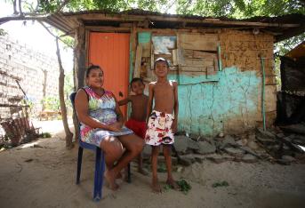 Tras una alianza entre Afidro y la Cruz Roja, llamada 'Sumar para Sanar', cientos de personas en Rioacha, sin cubrimiento a la salud, en su mayoría migrantes, tuvieron una jornada de salud que incluyó la atención en la Smart Clinic, un bus acondicionado para Rayos X y ecografías para que las mujeres en gestación pudieran saber el sexo de sus bebés y el estado de estos. También se atendieron niños, hubo espacio para odontología, nutrición, psicología y entretenimiento para los más pequeños, entre otros. Esto, ya que la Guajira, según el Dane, presenta el mayor indice de pobreza del país con un 67,4%. Las jornadas se extenderán por varias regiones del país donde su población es de escasos recursos o viven en zonas alejadas.