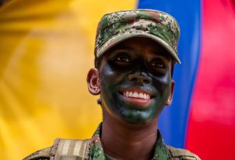 El Ejército Nacional de Colombia se preparó para recibir a 1.296 mujeres a comienzos de este año para que prestaran su servicio militar, el cual es voluntario a diferencia del obligatorio de los hombres en el país. De esas mujeres que entraron a las fuerzas, nueve de ellas se encuentran en Barranquilla, siendo algunas oriundas de otros territorios.