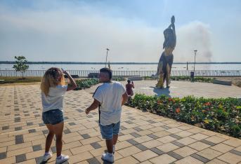 HUMO EN BARRANQUILLA POR INCENDIO EN ISLA PARQUE SALAMANCA