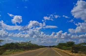 Una de las actividades que más llama la atención de los turistas que llegan a la Alta Guajira es pasearse por el municipio de Uribia, la capital indígena del país por su población mayoritariamente wayú.