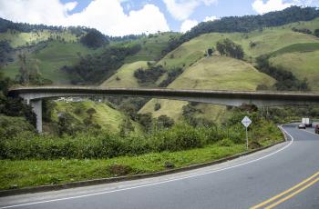 Así luce el ‘Cruce de la Cordillera Central’ con su túnel principal en un 95% de obra civil. Expertos dicen que el Túnel de La Línea entraría en funcionamiento en junio de 2020.