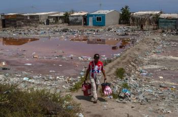 Gran parte de los habitantes de Tasajera siguen buscando subsistir con ventas informales en la Troncal del Caribe.