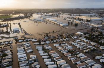 Cientos de viviendas en Merced, California, inundadas tras una nueva serie de lluvias.