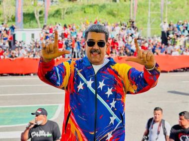 El presidente de Venezuela declara las motopiruetas deporte nacional.