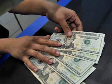 Tasa promedio de negociación del dólar alcanzó hoy los 3.029 pesos, esto es, 68 pesos más que el precio oficial que rigió para el fin de semana y este martes.