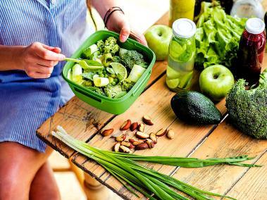 Si va a tomar la decisión de ser vegetariano debe consultar a un médico para que lo aconseje.