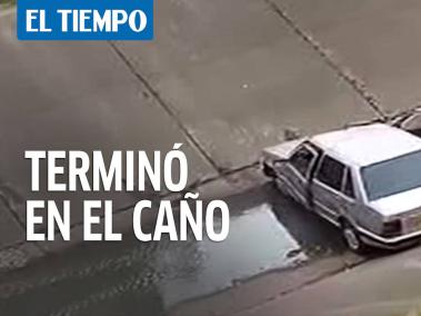 Por exceso de velocidad, vehículo cayó en un canal de Puente Aranda