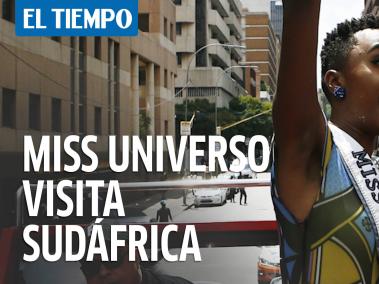 Su cabello crespo corto y su discurso feminista causan una buena impresión en Sudáfrica. Centenares de jóvenes admiradoras aclamaron el jueves a la nueva Miss Universo al regreso a su país.