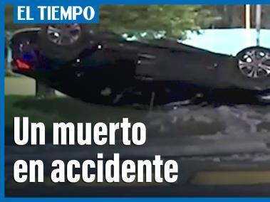 El accidente se habría causado por exceso de velocidad. En el carro iban cuatro hombres.