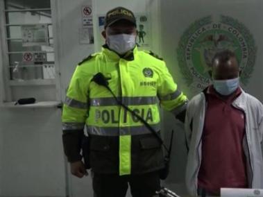 Este hombre fue encontrado con granadas de fragmentación en la terminal.