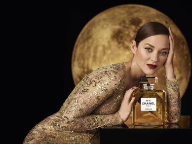 La actriz Marion Cotillard protagoniza la campaña de los 100 años de Chanel N5.