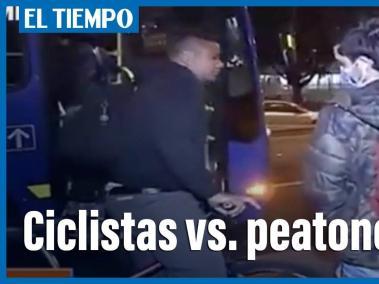 Peatones y ciclistas se pelean el espacio en hora pico