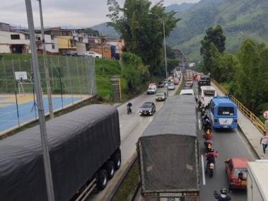 Vía Panamericana, salida hacia Bogotá y el Tolima desde Manizales.