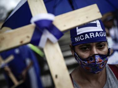 Migrantes nicaragüenses en Costa Rica protestan en contra del gobierno de Daniel Ortega.