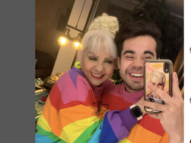 La Gorda Fabiola y su hijo Nelson en la celebración del orgullo gay.