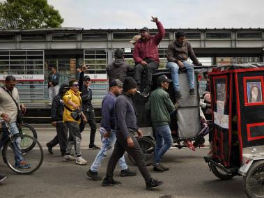 En el sector de Patio Bonito las protestas terminaron en enfrentamientos con el Esmad, lo que ocasionó que el servicio de TransMilenio se viera afectado en varios puntos de la troncal de las Américas.