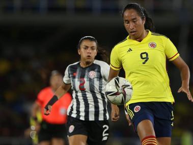 Mayra Ramírez (9), en acción en el partido Colombia vs. Costa Rica.