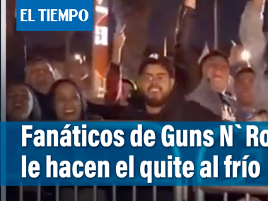 Fanáticos de Guns N' Roses le hacen el quite al frío, la intemperie y hasta al hambre esperando que se abran las puertas del estadio El Campín.