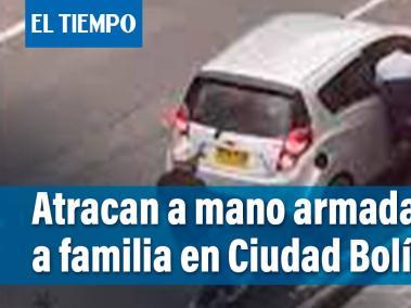 4 hombres armados roban vehículo y luego extorsionan a familia en Ciudad Bolívar