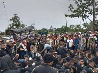 Los policías retenidos fueron trasladados de la base petrolera.