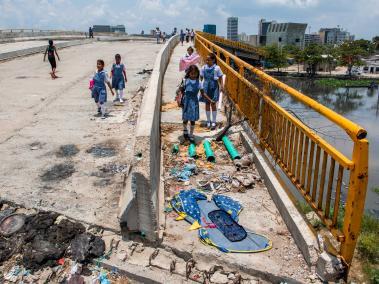 La estructura se ha convertido en un peligro para los niños que viven en la isla.