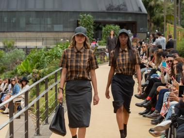 La diseñadora colombiana Faride Ramos presentó su colección ‘Natural Working Woman’ en el Jardín Botánico de Bogotá.