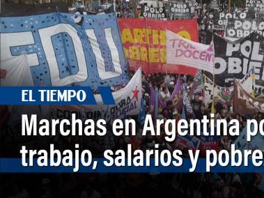 Miles de personas se manifestaron el miércoles en el centro de Buenos Aires, para exigir mejores salarios y trabajos contra el hambre, la pobreza y la inflación