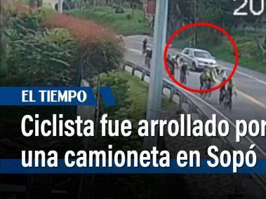 Un joven fue arrollado por un conductor cuando se encontraba entrenando con más de 30 ciclistas en Sopó. En un video de la cámara de seguridad se ve cuando una camioneta particular se lleva por delante al deportista y luego termina estrellada contra una vivienda.