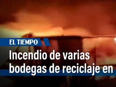 Infierno en Bosa San Bernardino.  Momentos de pánico vivieron los residentes del sector mientras observaban impotentes cómo se incendiaban varias bodegas de reciclaje y los insumos de trabajo de decenas de personas