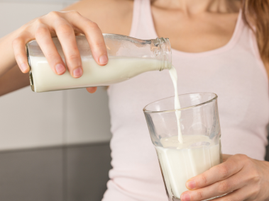 La leche puede tener incluso más propiedades que las bebidas hidratantes.