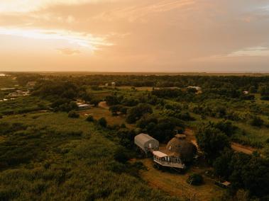 NYT: El hogar de Joel y Deborah Veazey en Louisiana, un domo geodésico hecho para soportar vientos huracanados.